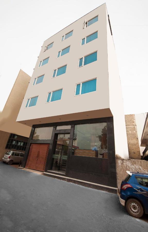 Hotel Z Suite-Near Delhi Airport Nueva Delhi Exterior foto