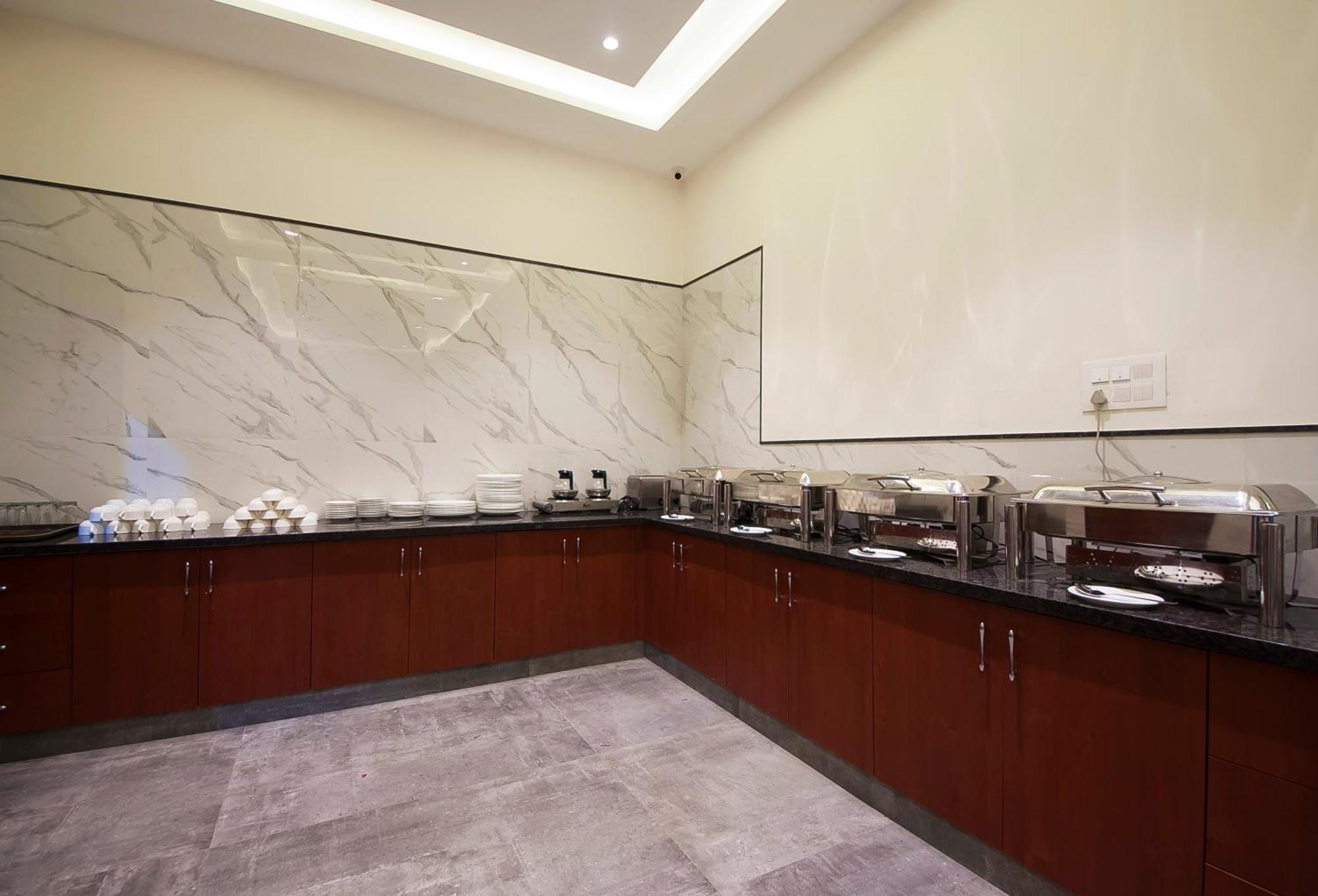 Hotel Z Suite-Near Delhi Airport Nueva Delhi Exterior foto
