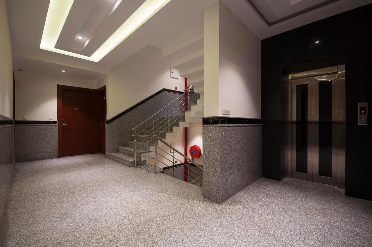 Hotel Z Suite-Near Delhi Airport Nueva Delhi Exterior foto